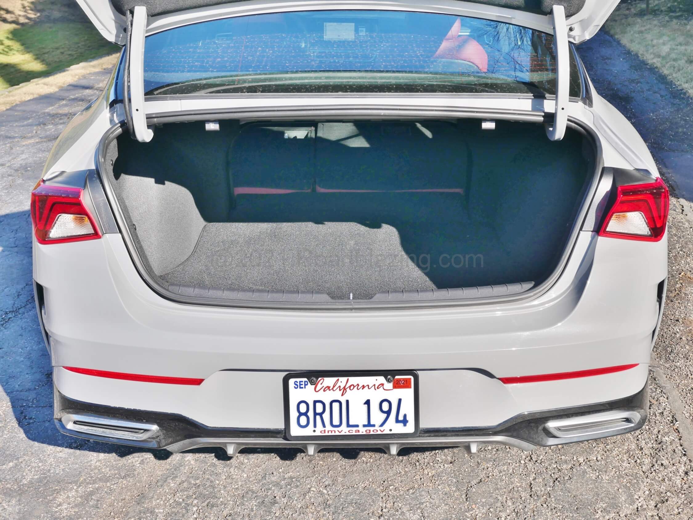 2021 Kia K5 GT-Line AWD: Trunk expanded via 60/40% folding rear seat back