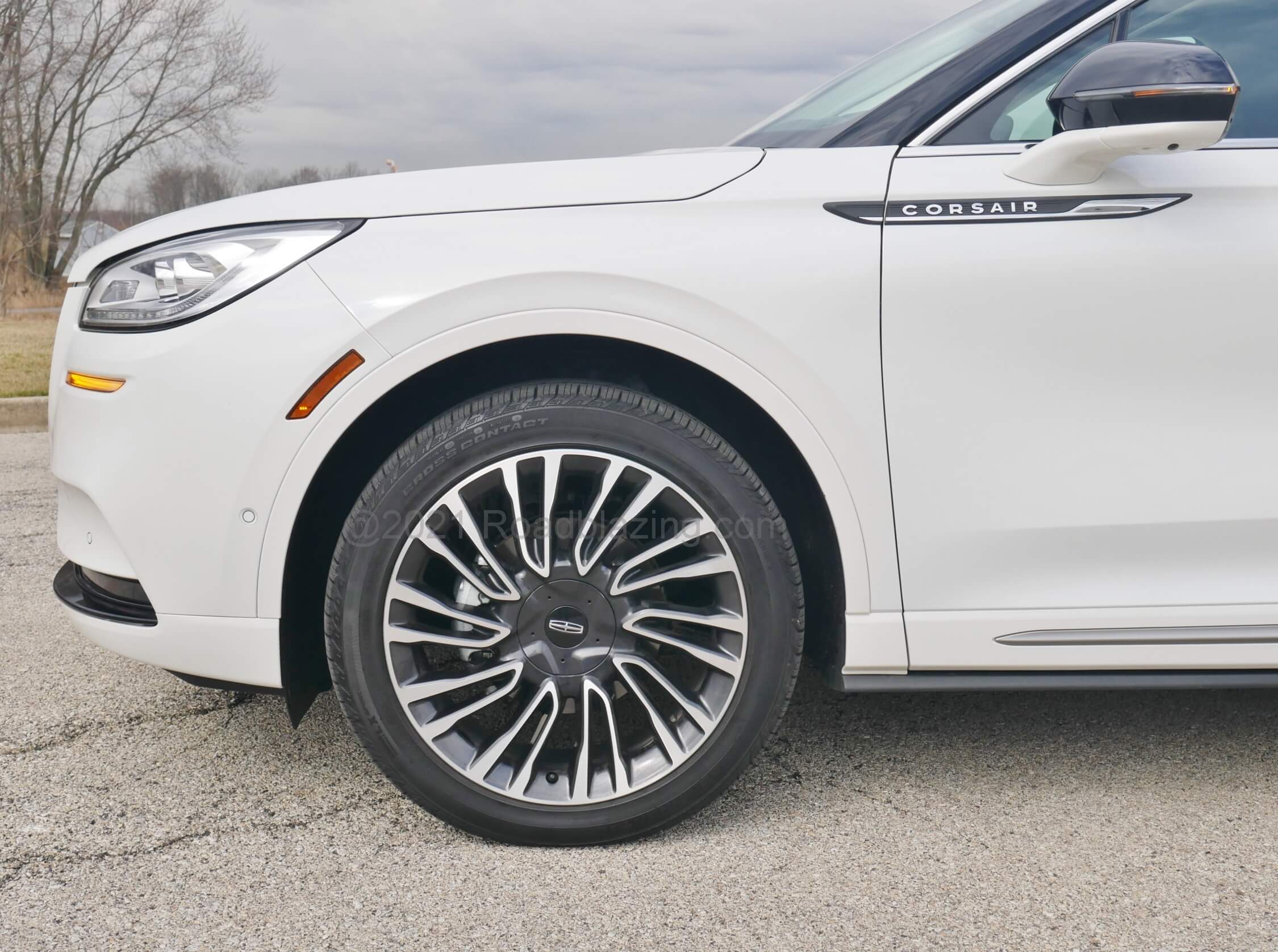 2021 Lincoln Corsair 2.3T AWD Reserve: optional variable damping suspension makes riding on 20"-inch wheels quite comfortable