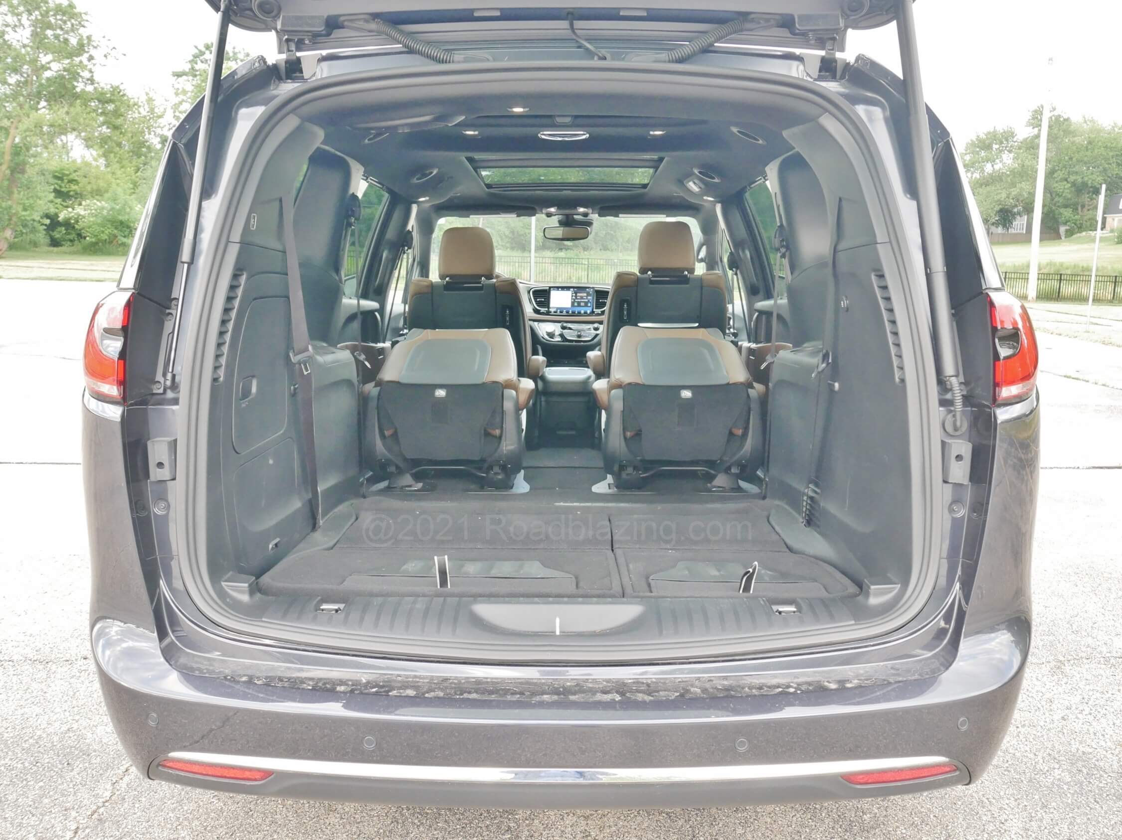 2021 Chrysler Pacifica Limited Hybrid PHEV: low load floor, wide low intrusion walls, accommodate large items