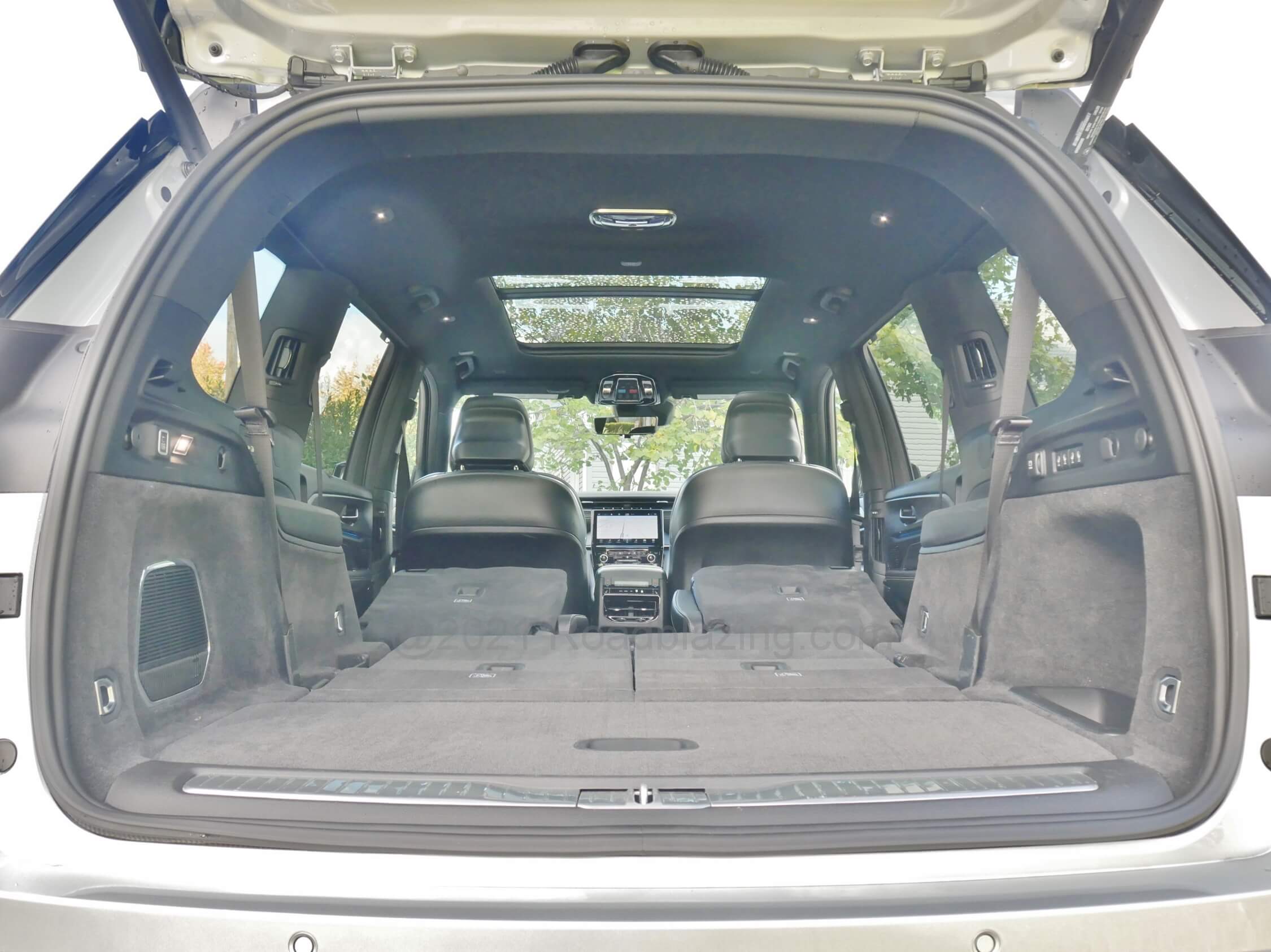 2021 Jeep Grand Cherokee L Overland 5.7L 4x4: 87 cubic feet expanded cargo capacity