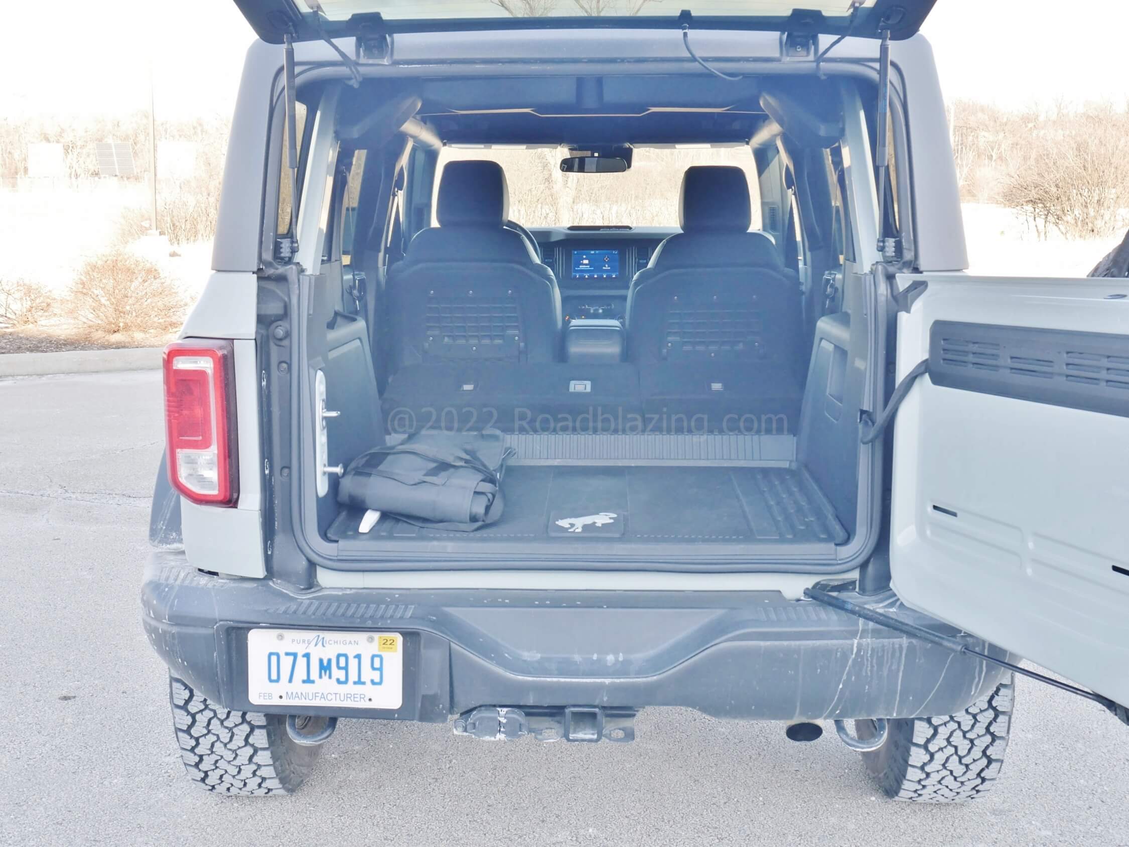2021 Ford Bronco 4-Door Black Diamond 4x4 2.3T: Class competitive cargo space