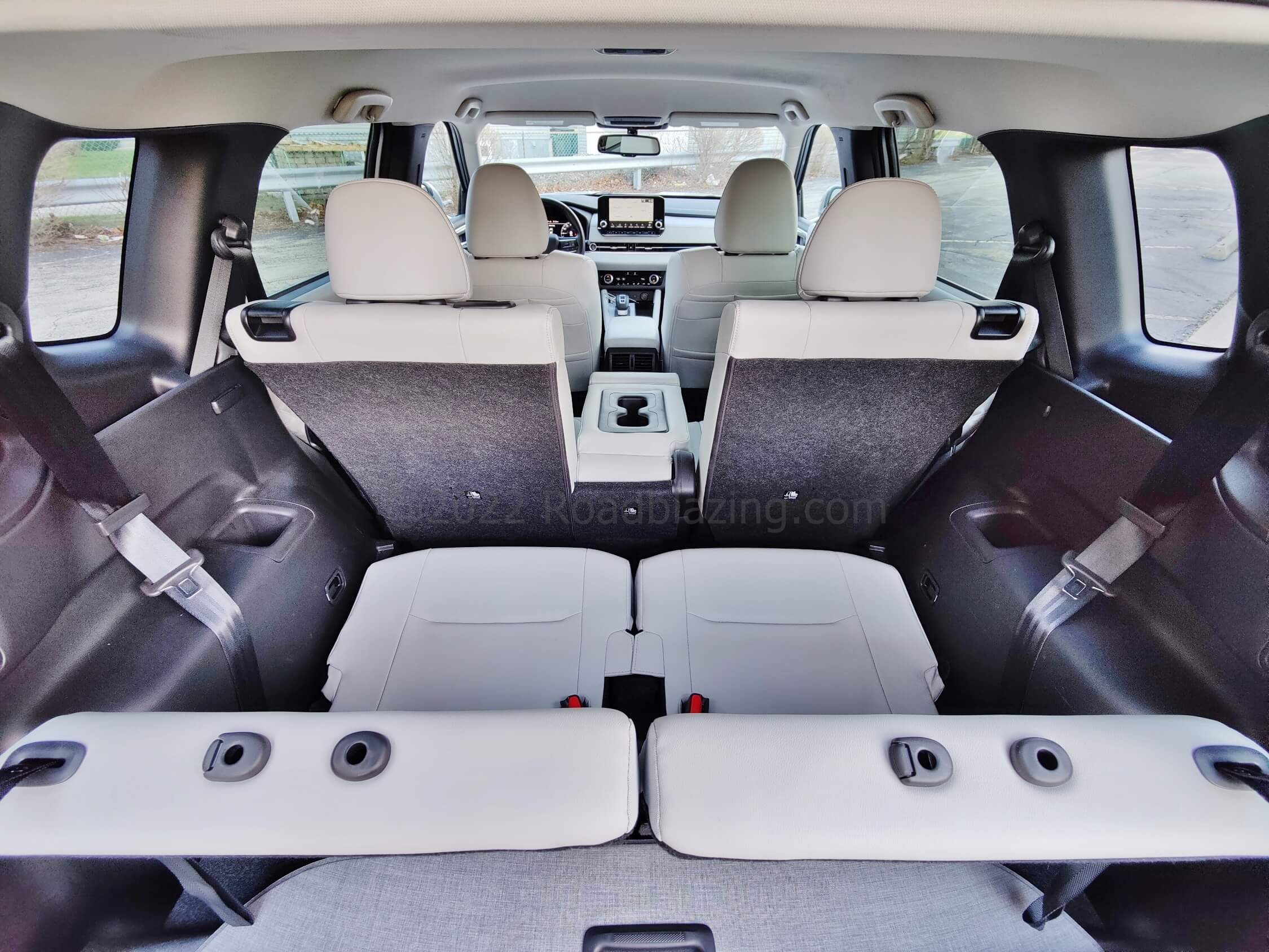 2022 Mitsubishi Outlander 2.5L SEL AWC: 3rd Row in a pinch is a 3rd Row which pinches legroom