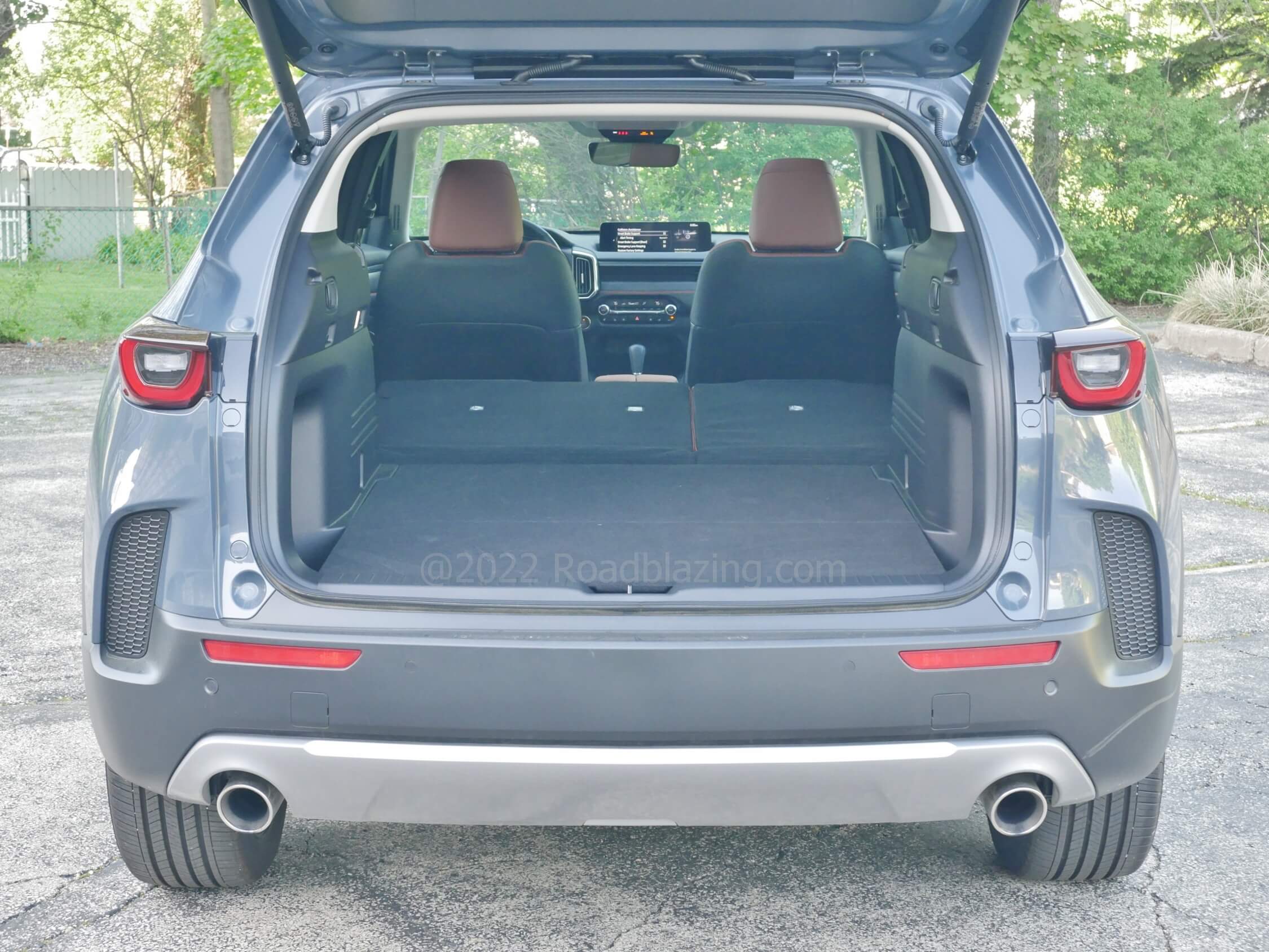 2023 Mazda CX-50 2.5 Turbo: cargo bay, 2nd Row seatbacks folded