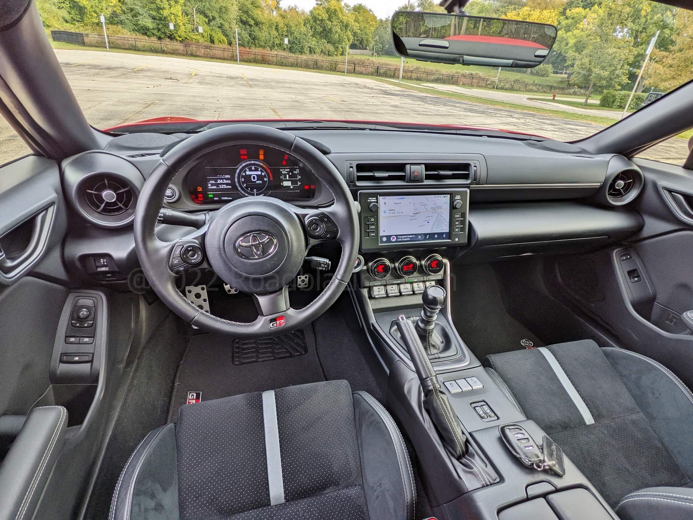 2022 Toyota GR 86: mix of the latest Subaru and Toyota cabin pieces manage uncluttered driver focused