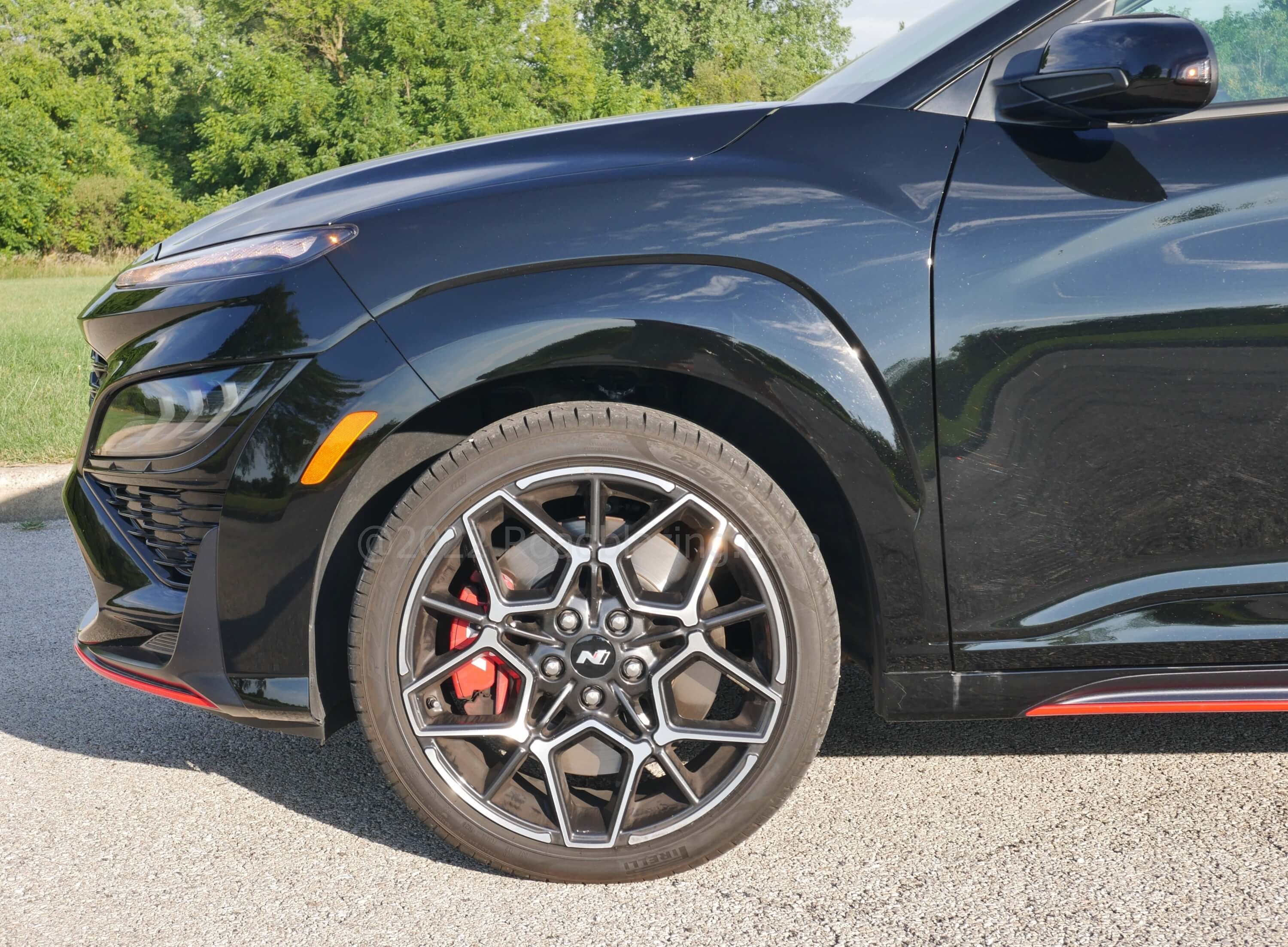 2022 Hyundai Kona DCT: Mammoth for segment vented disc brakes, w' front 4-pot binders on 19" wheels running Pirelli P-Zero 3-season rubber