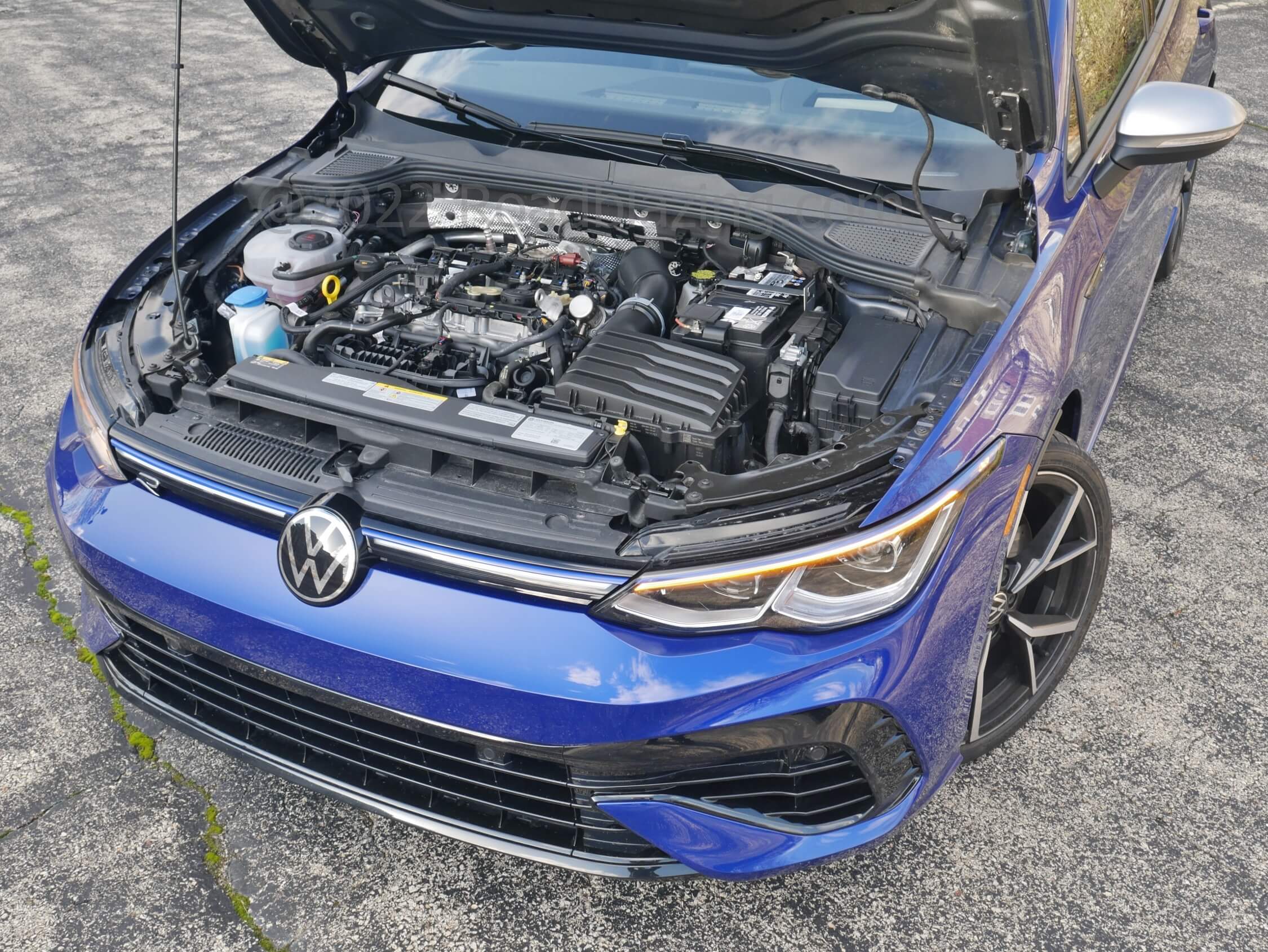 2022 Volkswagen Golf R: larger turbo inlet and higher fuel pressure on EA888 Evo. 4 engine delivers 315 hp, but the news is new dual rear wheel torque vectoring differential offering Drift capability