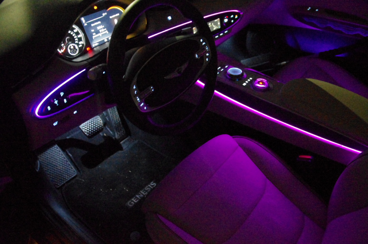2022 Genesis GV70 2.5T Advanced AWD: variable cabin ambient light at night