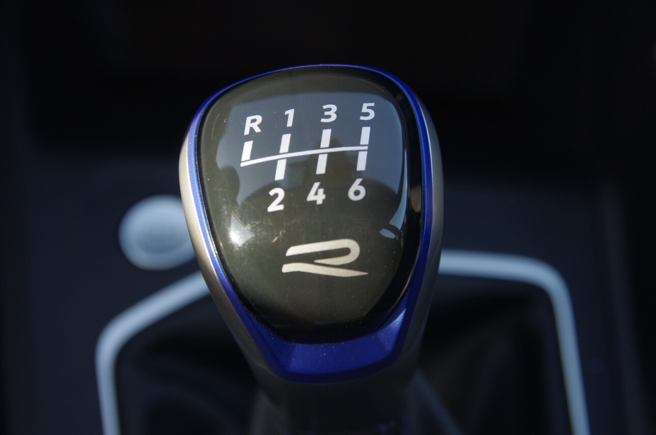 2022 Volkswagen Golf R: manual transmission is about the fundamentals of engaged performance driving