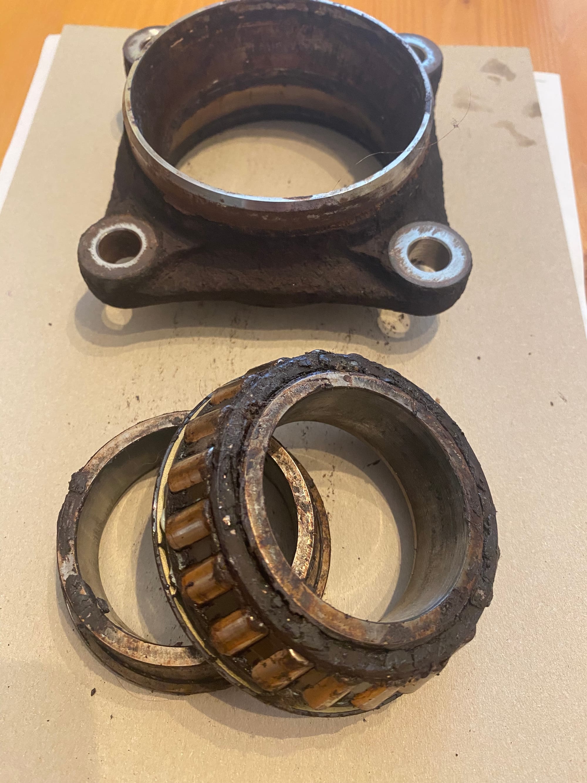 Worn out tie rod ends of the Toyota Land Cruiser J120