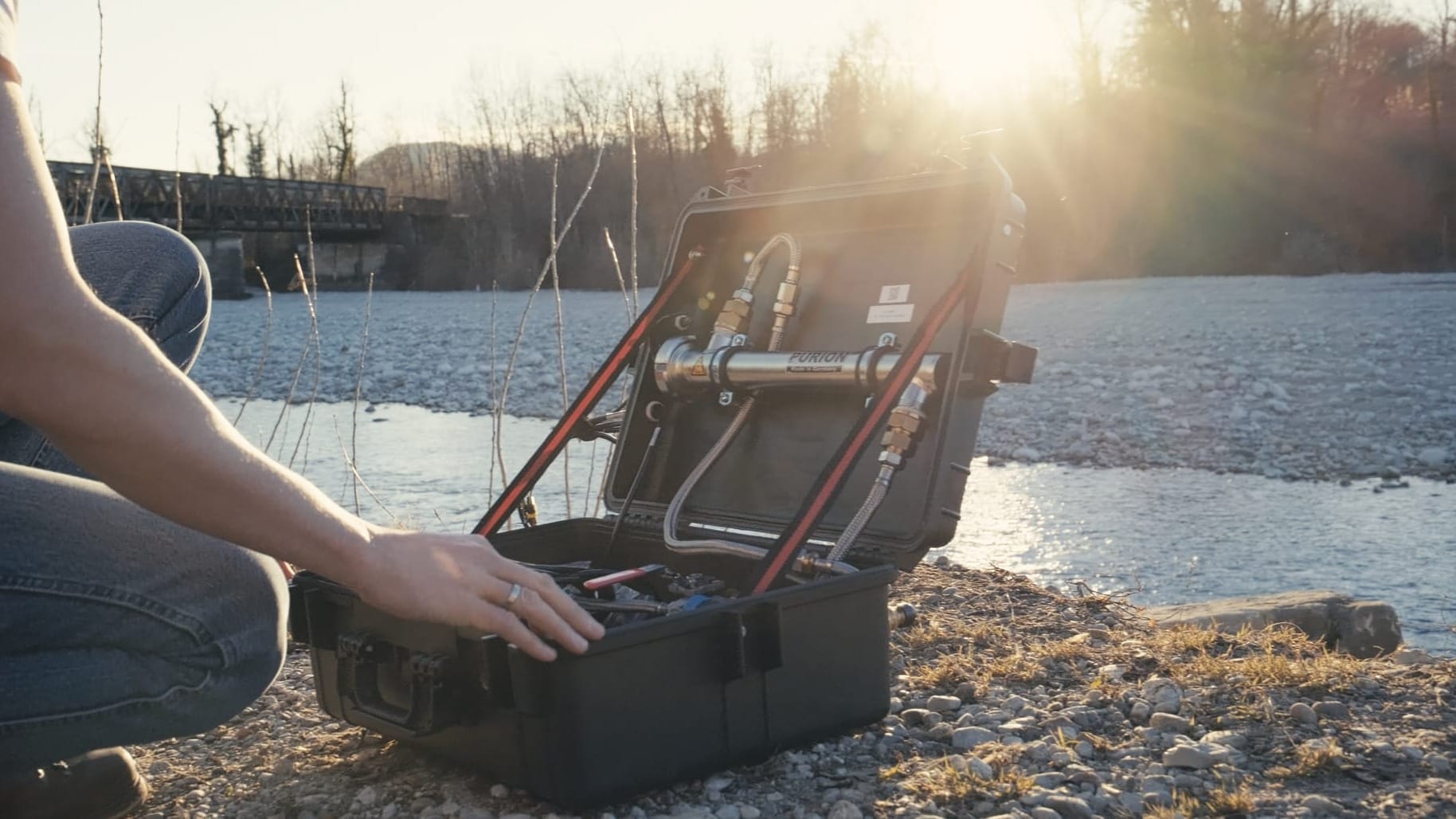 Portable filtration and sterilisation unit to produce drinking water
