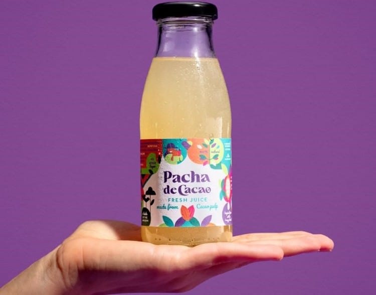 Image shows a bottle of pure cacao juice from Pacha de Cacao