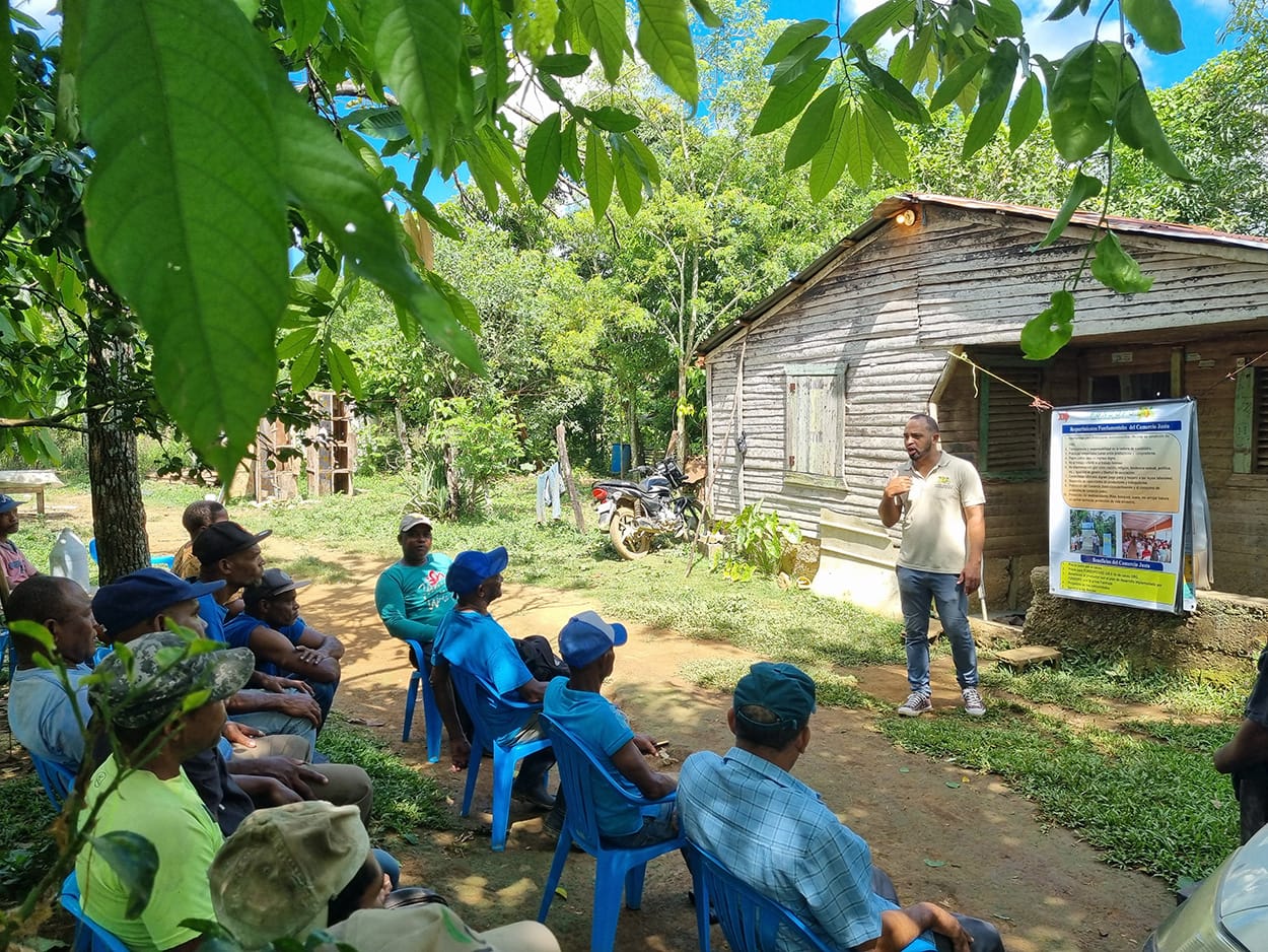 Image shows Farmers at the FUNDOPO cooperative in the Dominican Republic receiving training to implement direct sourcing, farmer training, and reforestation initiatives. Image: Pronatec