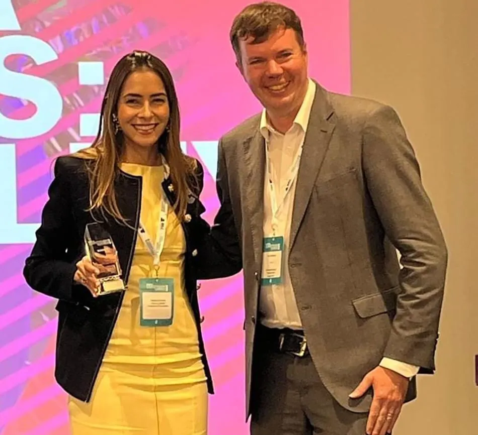 Image shows Cordillera Chocolate's Natalie Quintero Zuluaga, acceppting the sustainability award award from organiser Neill Barston. Image: Cordillera Chocolate