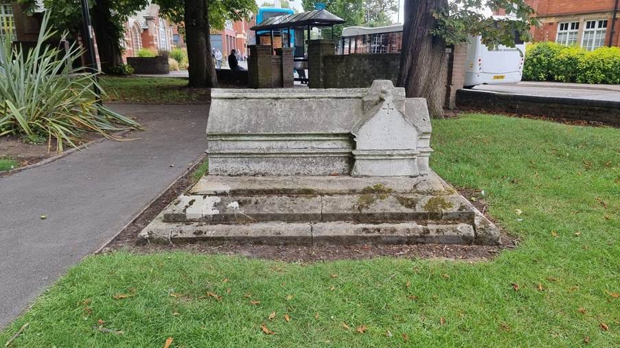 A stone bench in a park

AI-generated content may be incorrect.