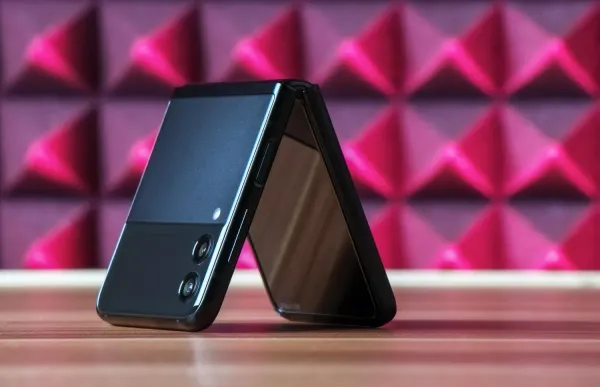The Best Flip Phones: Expert Picks for 2025