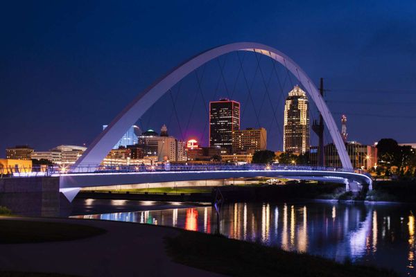 Get the details on coverage, speeds, and the best plans for Des Moines, IA. 
