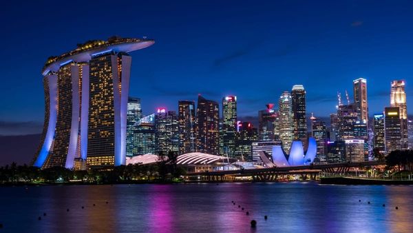 Singapore Tourist SIM vs. Travel eSIM: Which Is Better?