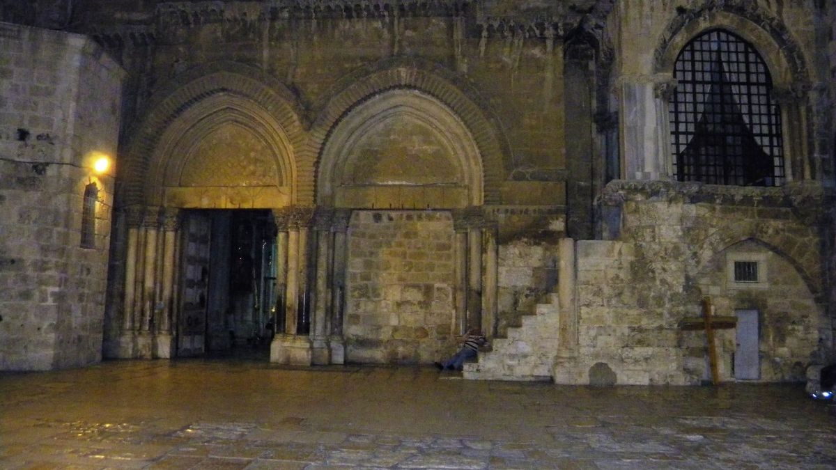 Forgården til Gravkirken i Jerusalem.