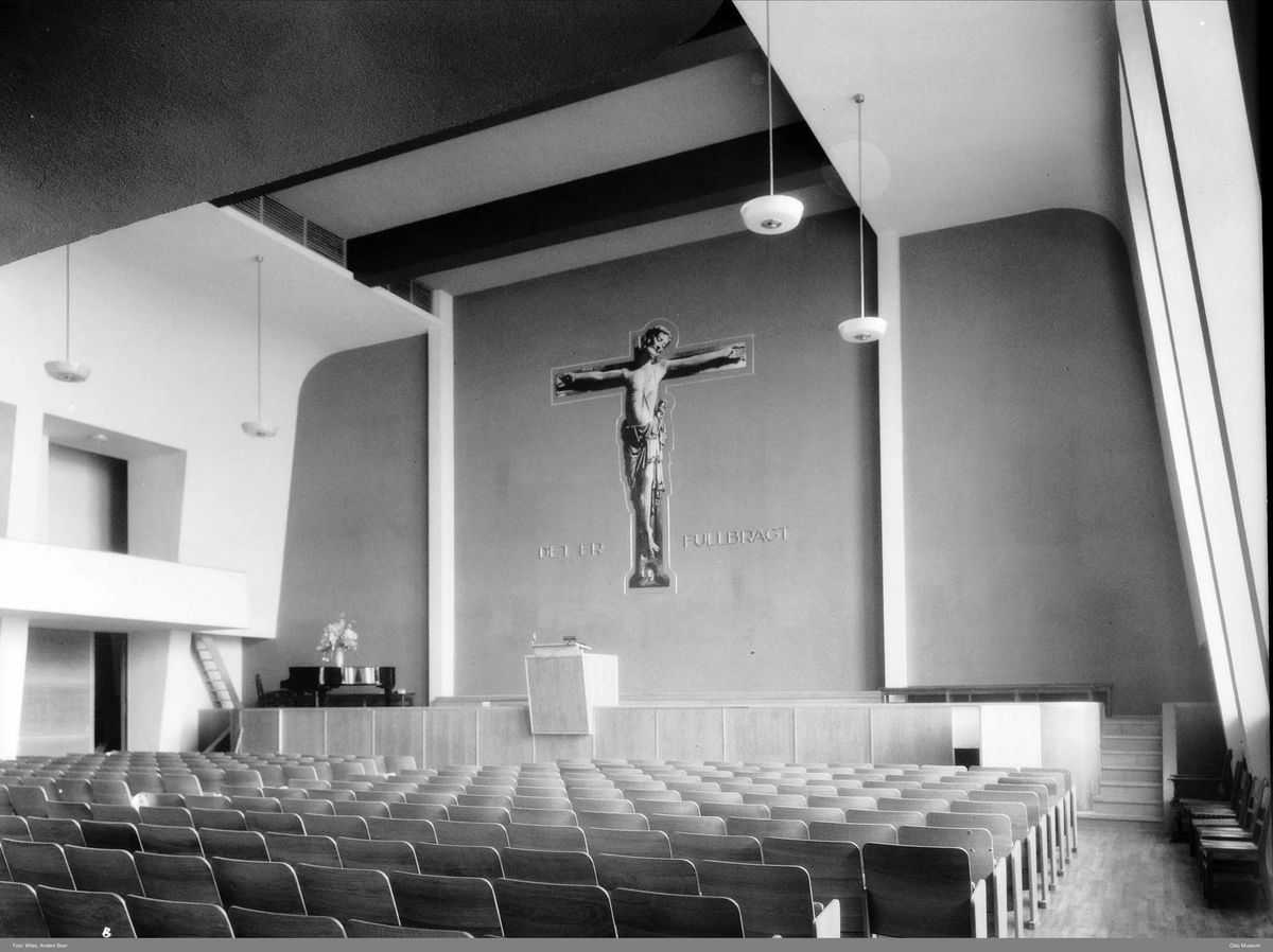 Salen i Indremisjonsselskapets bibelskole med talerstol, 1935