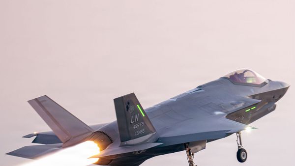 F-35A Lightning II tar av under Operation Epic Fury, 2. mars 2026.