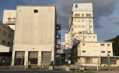The General Mills Inc. plant in Kansas City, MO, is several blocks northeast of the heart of the city's downtown. (Photo by Coral Beach)