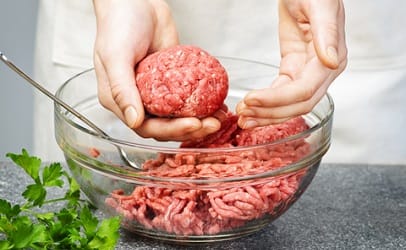 handling-ground-beef-406