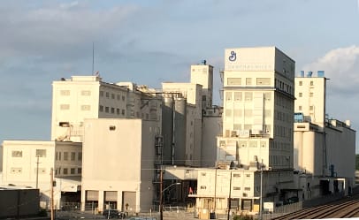The General Mills plant in Kansas City, MO, is just northeast of the heart of the city's downtown area.  (Photo by Coral Beach)