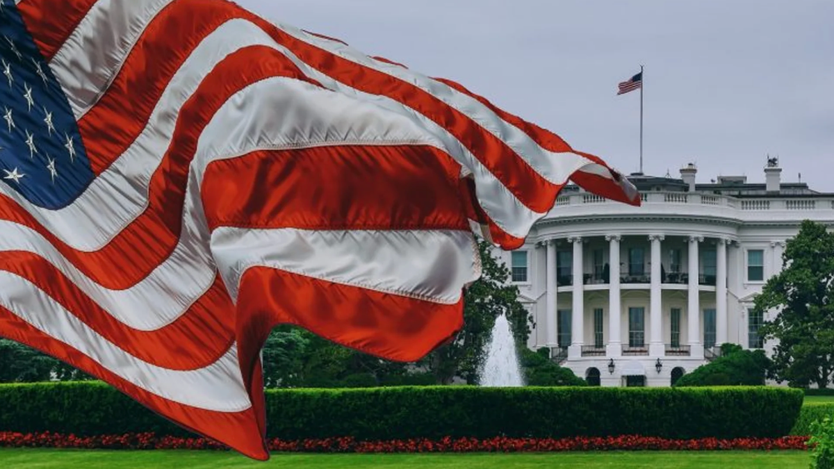 foodsafetynews.com - Bill Marler - Publisher's Platform: A White House adviser says the Cyclospora outbreak is manufactured hysteria. Taco Bell's parent company is on his list of culprits.