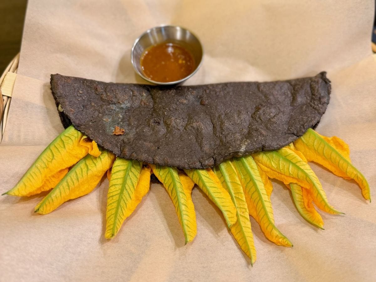 Komal quesadilla de flor blue corn Michelin Bib Gourmand Mercado La Paloma