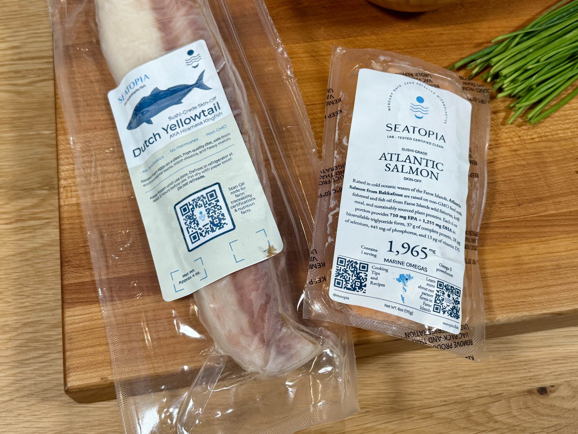 Vacuum-sealed Dutch yellowtail and Atlantic salmon with labels naming the farm and sourcing details.