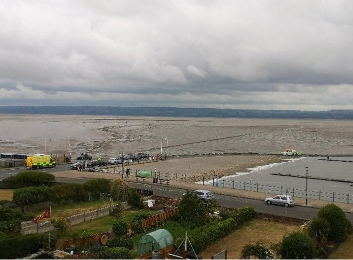Wirral Coastguard Rescue team rescue family stuck in the mud
