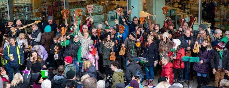 Local musicians join ukulele 'megabusk'