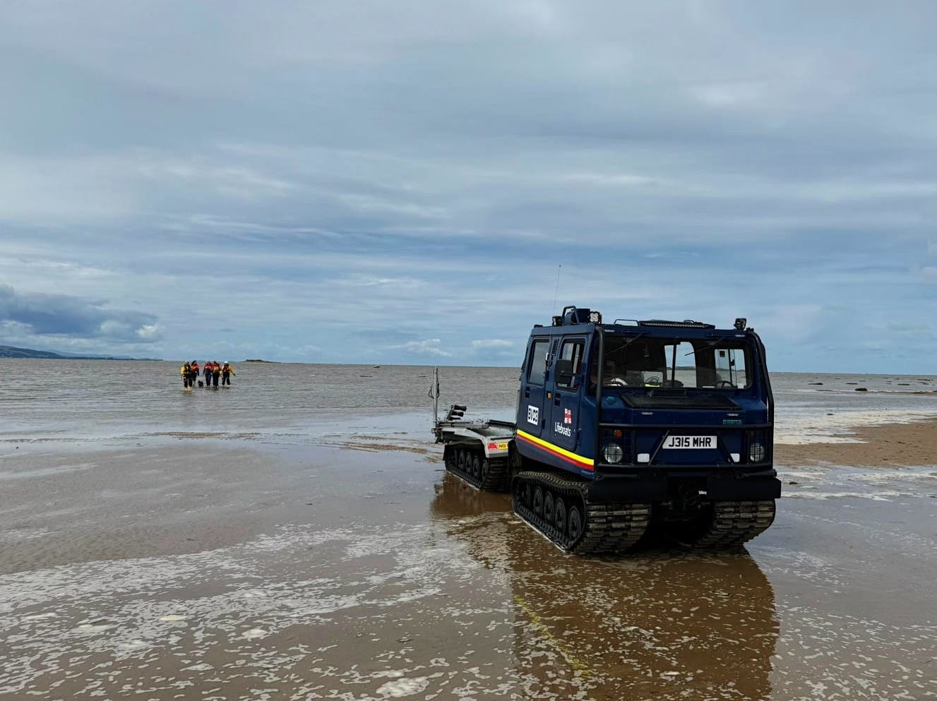 West Kirby RNLI rescue four people and a dog from Middle Eye