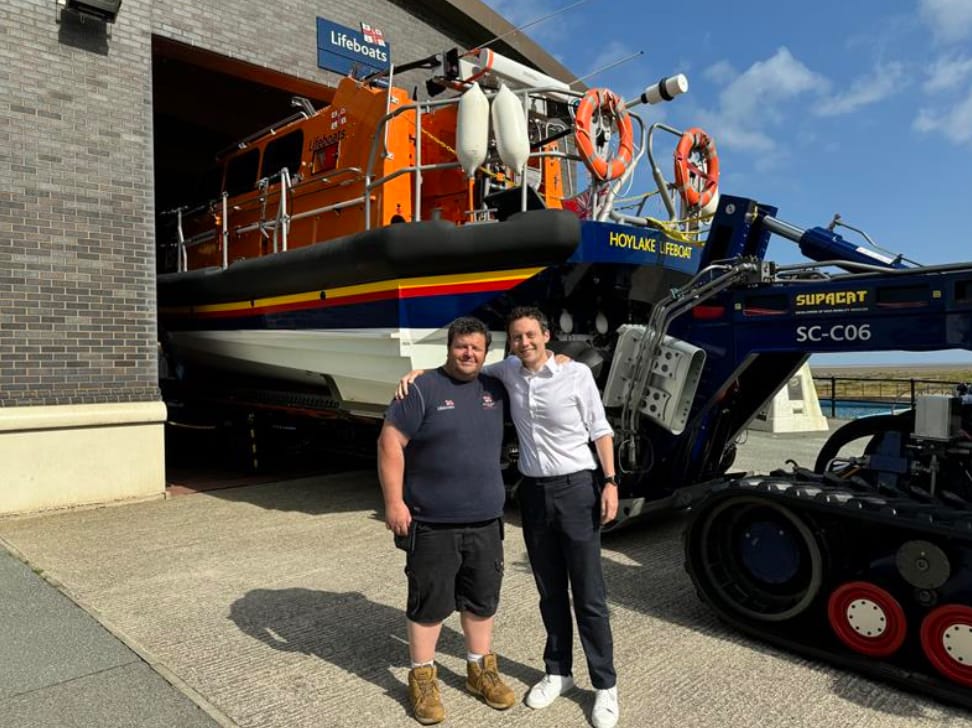 MP visits Hoylake lifeboat station