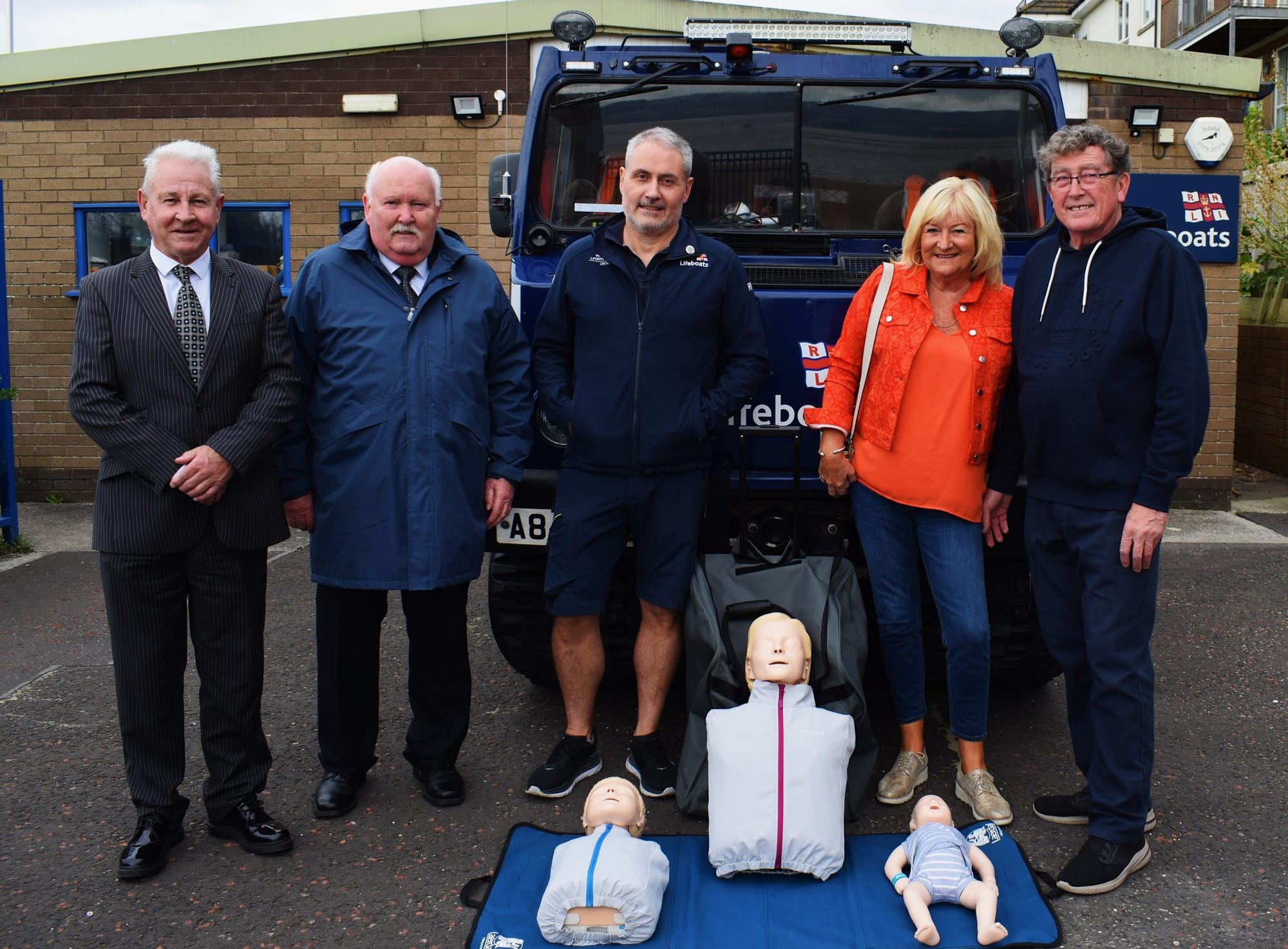 CPR manikins donated to West Kirby RNLI