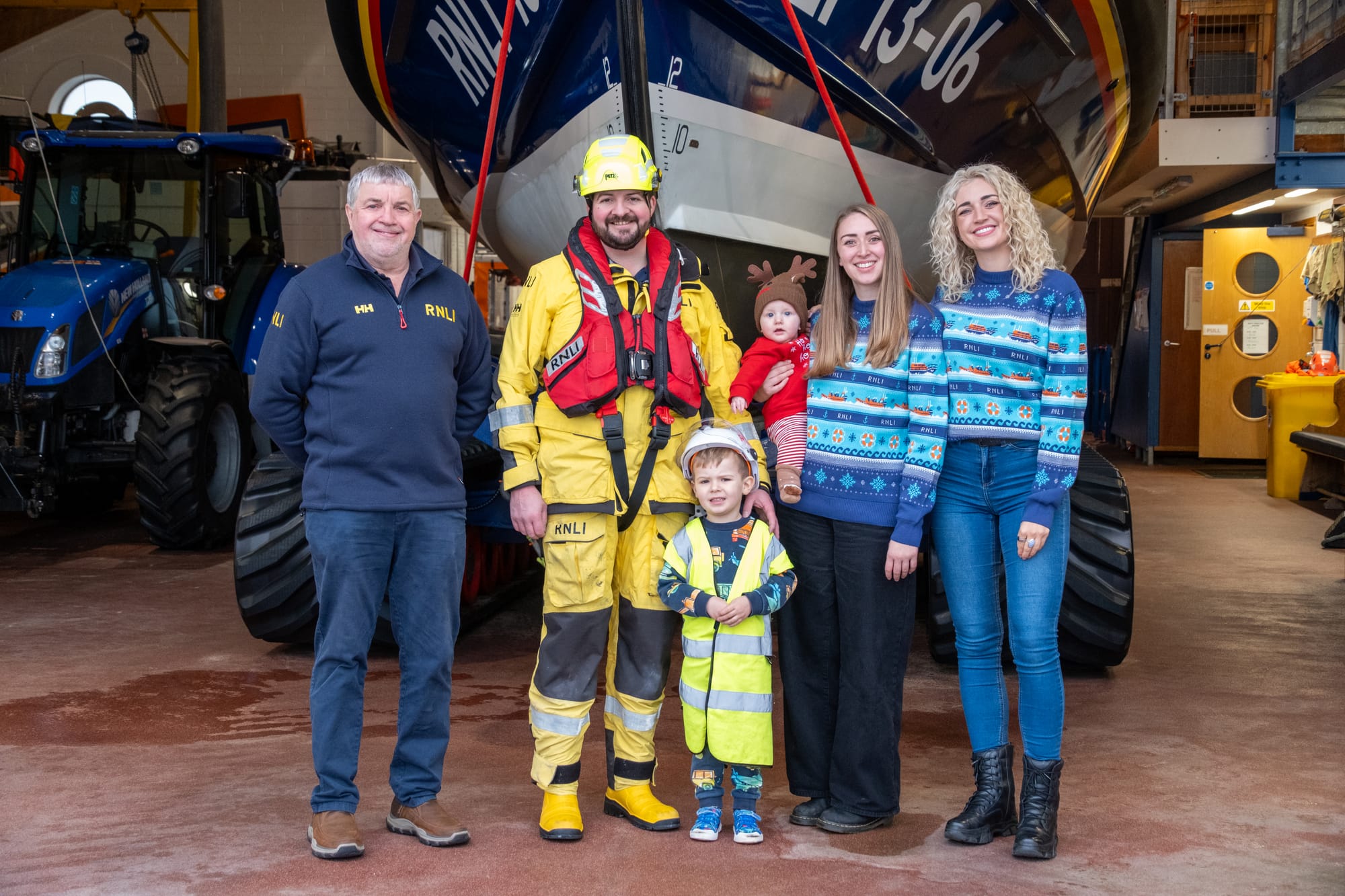 Generations of lifesavers receive festive thanks from bereaved family
