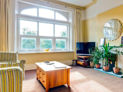 Spacious Seaside Town Maisonette