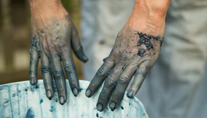 The dyeing process in action