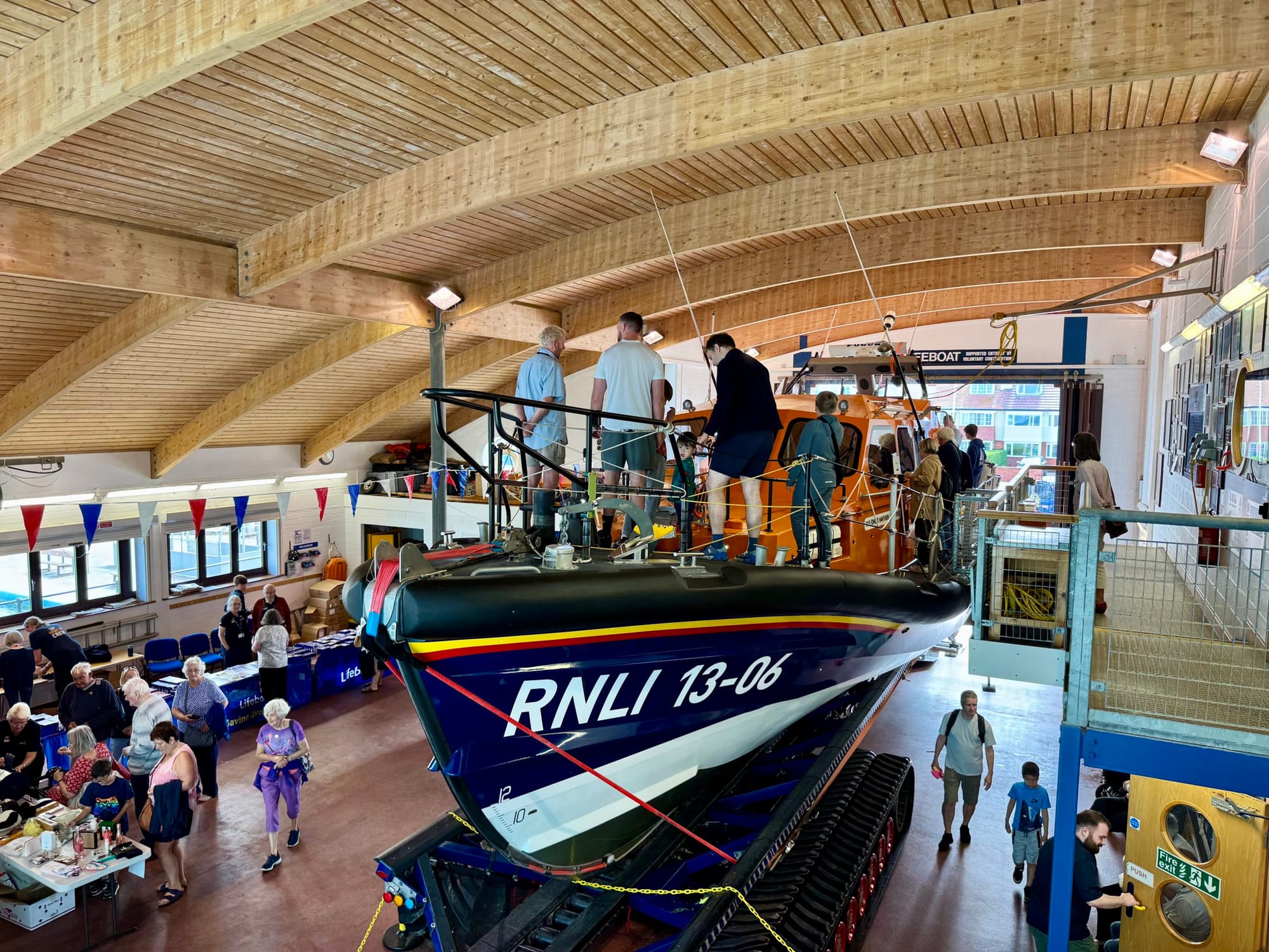 Meet and greet day raises thousands for RNLI