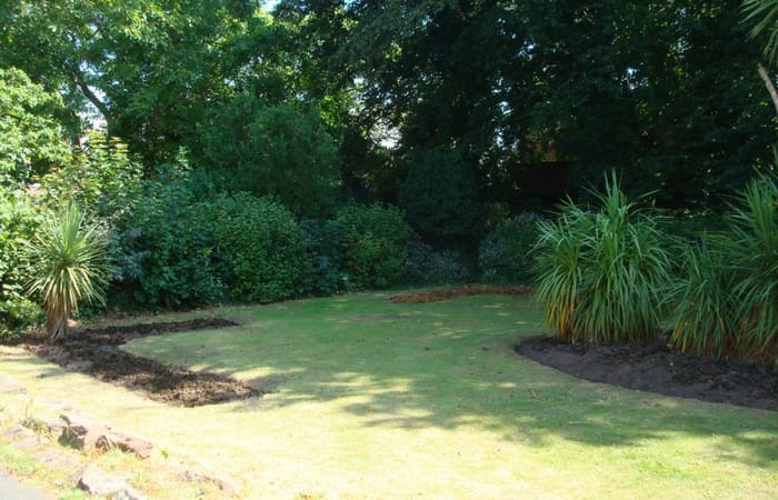 Sandlea Park borders, after the four hour dig by volunteers