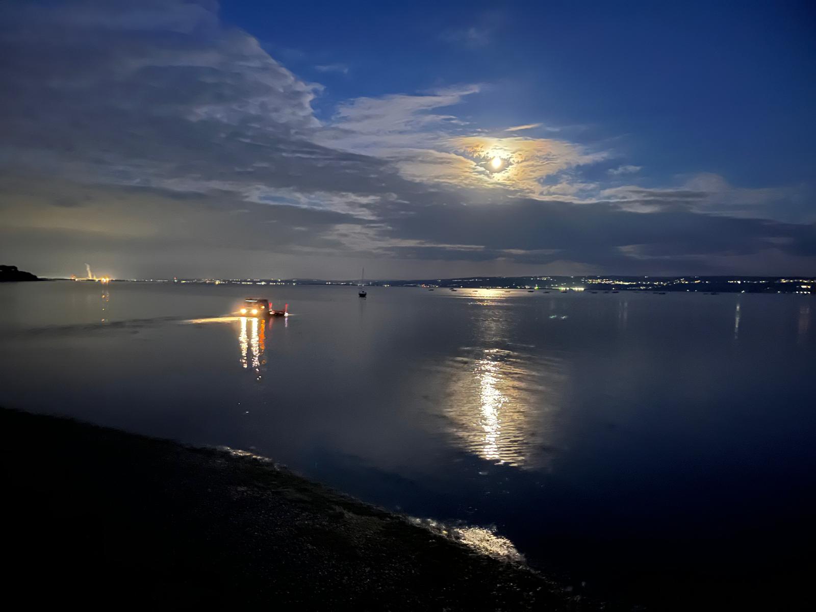 Tide warning after three rescued from Middle Eye