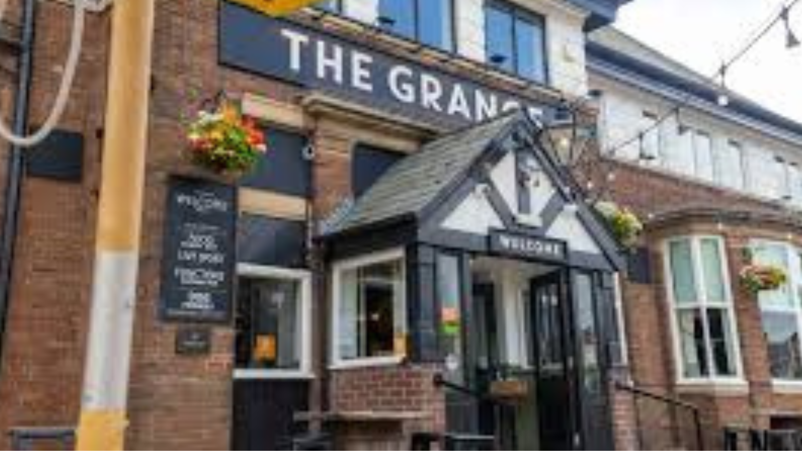 Car collides with a lamppost outside The Grange pub