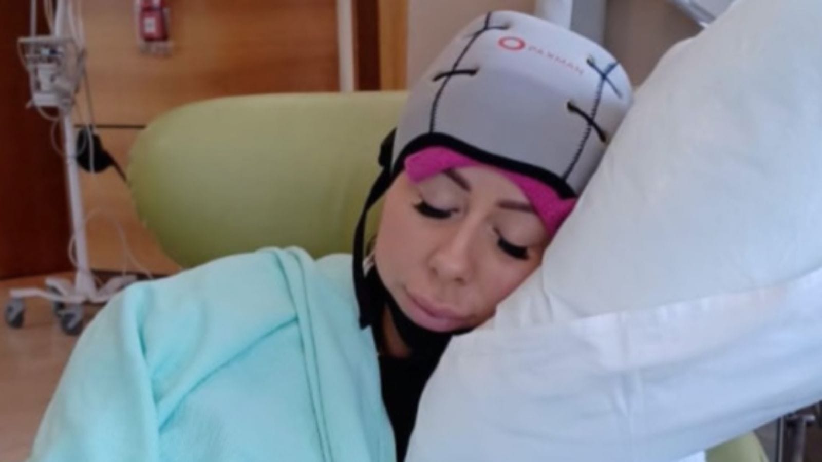 The Cold Cap Comforter on Amy.