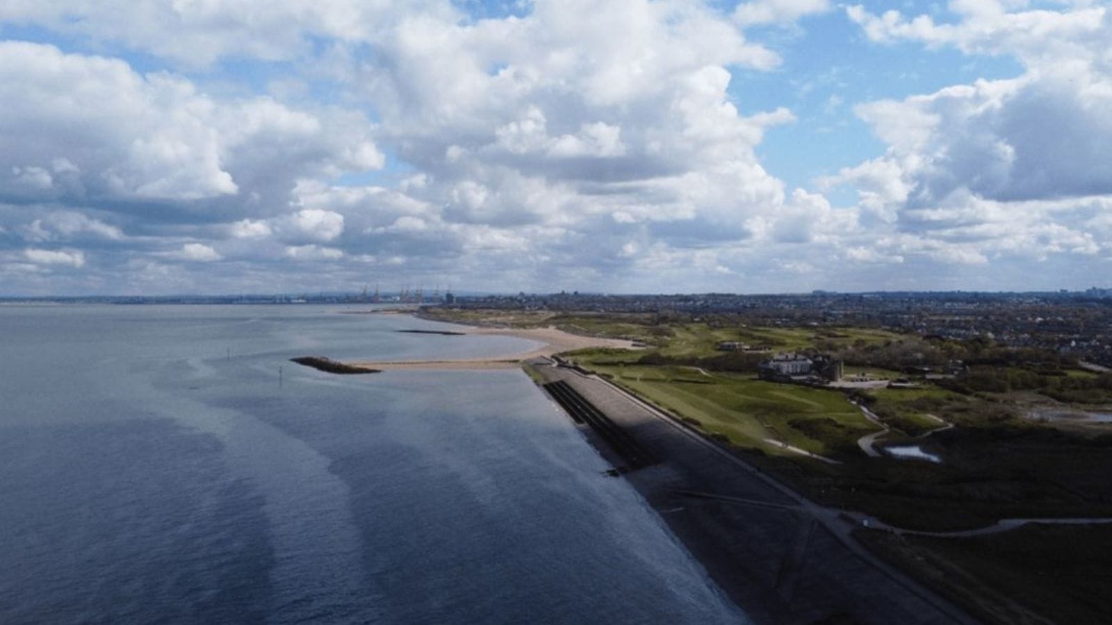 Moreton Beach/Common.