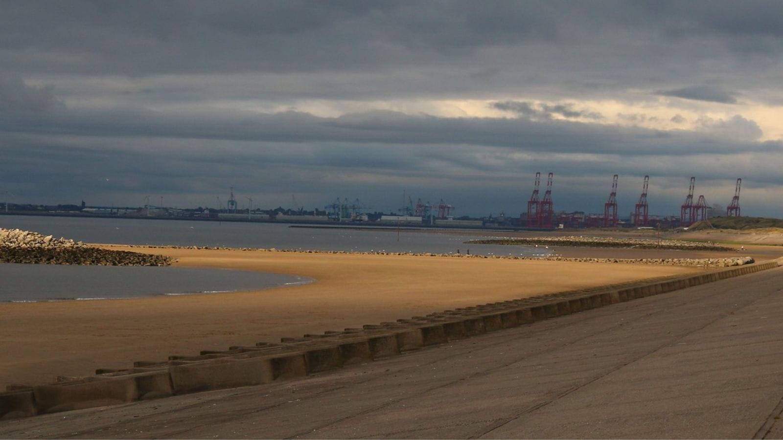 Moreton Beach/Common.
