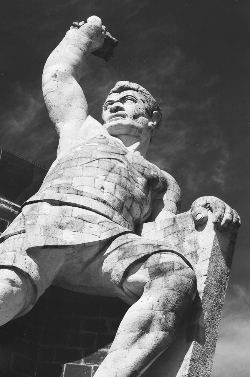 A black and white photo of Guanajuato's El Pípila monument