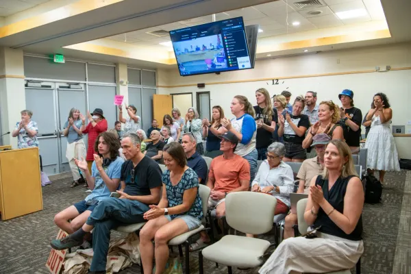 Glenwood Springs City Council votes to sue ICE facility’s landlord for allowing detentions to continue without a permit