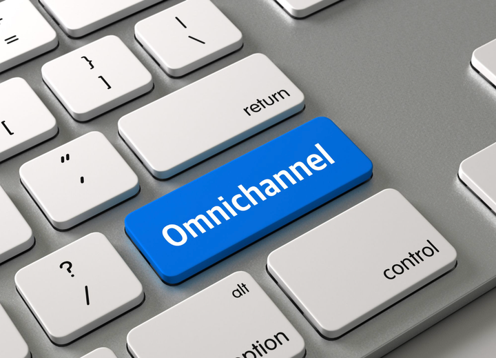 Teclado con un botón que representa la estrategia omnicanal