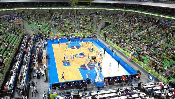 Live Tweeting: Share your opinions during live events!