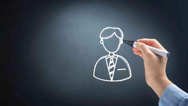 Use Midjourney to generate AI profile pictures for social media!